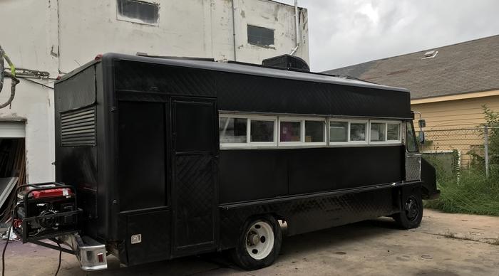 24 foot mobile food truck - Gmc / P3500 / 1988 - For Sale ...